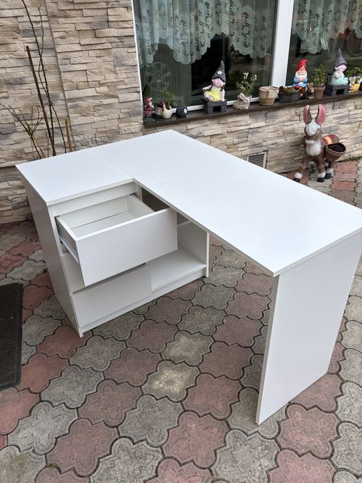 Birou copii utilizat cu 3 sertare plus doua compartimente