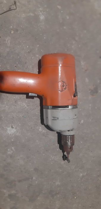 Продавам дрелка Black & Decker