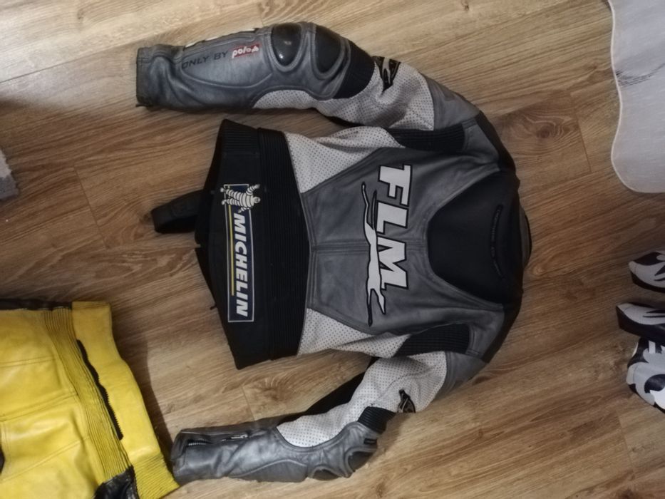 Costum, echipament motocicleta, geaca moto, pantaloni moto