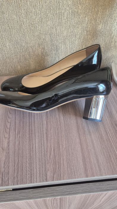 Продам женские  туфли