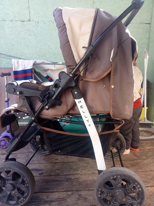 Продам коляску Melly
