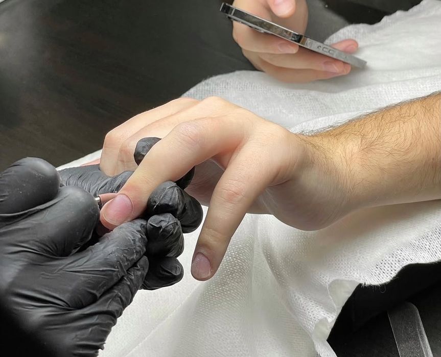 Мужской педикюр, маникюр.