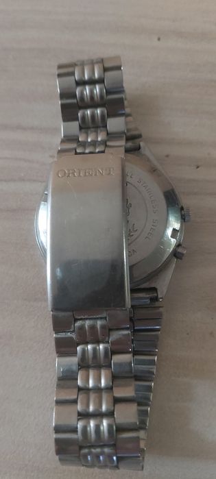 Продавам двата джобни часовника. Може заедно или по отделно.