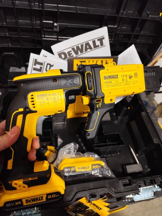 Акумулаторен винтоверт за гипсокартон Девалт DeWALT DCF620D2K комплект