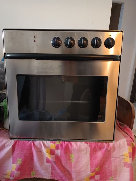 Vând cuptor Zanussi incorporat