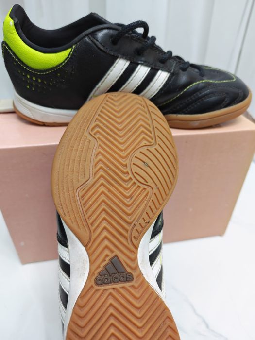 Футбольные бутсы Adidas