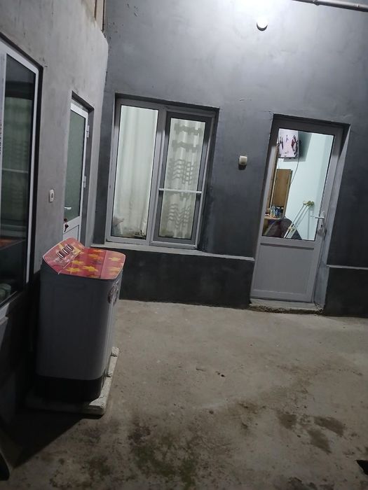 Uy sotiladi 3 xona xovli 4 sotik yer