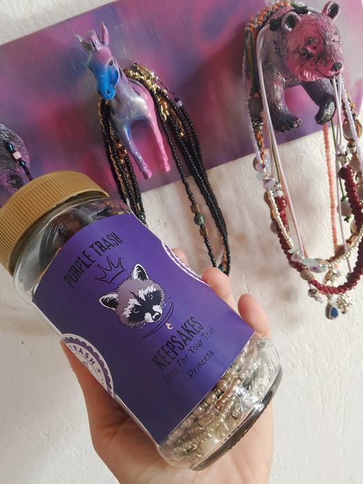 Бурканче с бижута