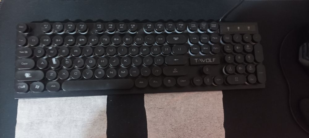 Клавиатура продается, отличная с RGB подсветкой