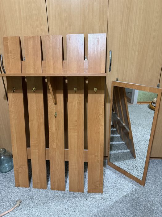Продам вешалку и зеркало в прихожую