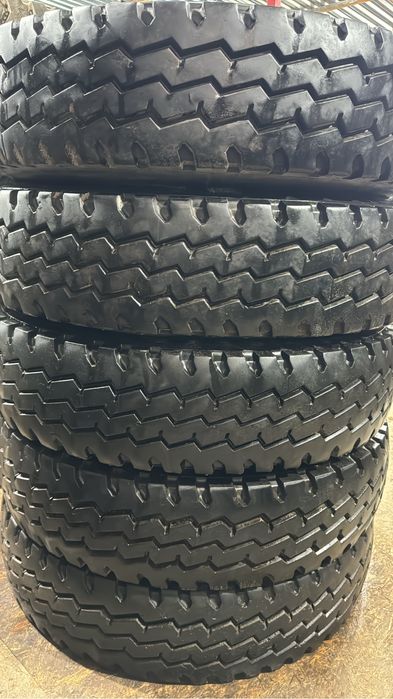 Продам б/у авто шины 12R20