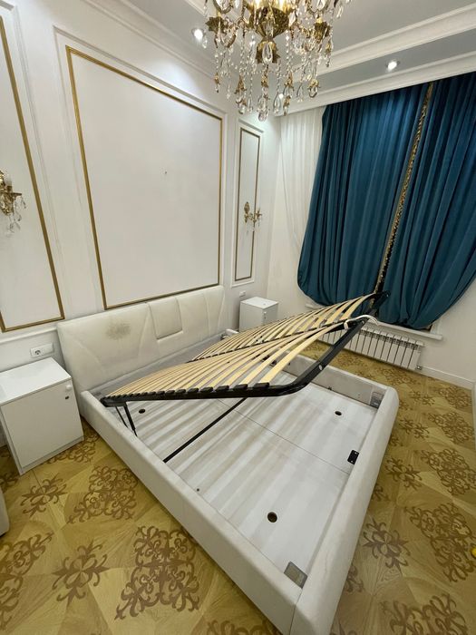 Двуспальная кровать