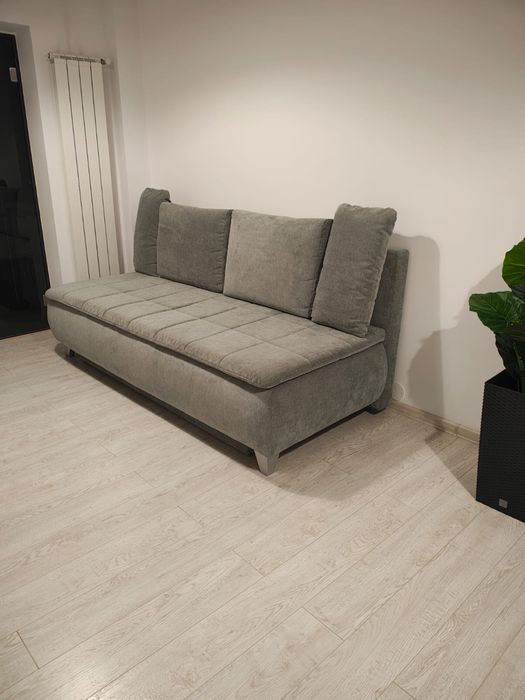 Canapea gri, extensibila, stare excelenta