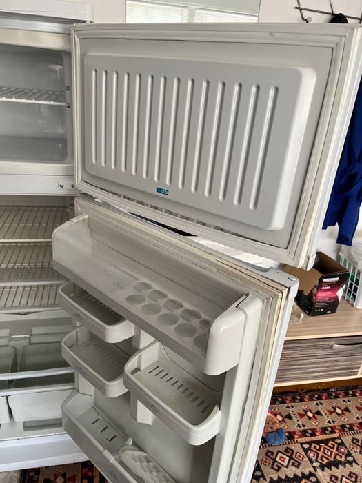 Продам холодильник Стенол (нерабочее состояние)