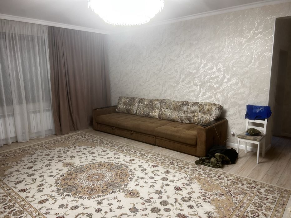 Диван для гостиной, ковёрь