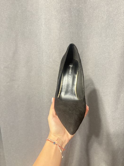 Велурени обувки на висок ток