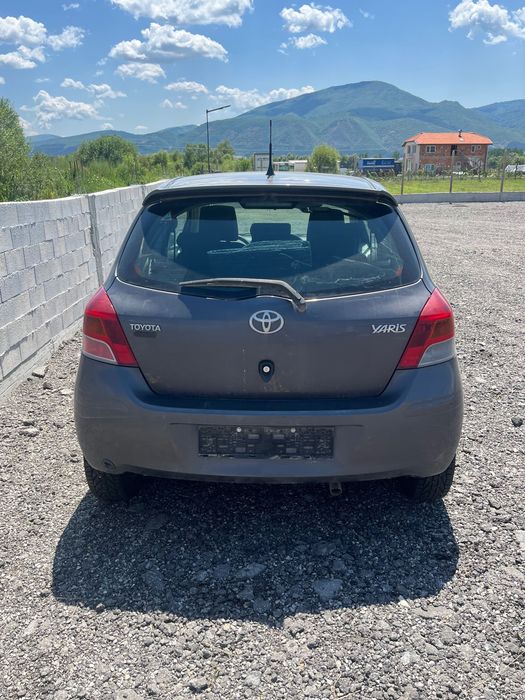 Toyota Yaris на части