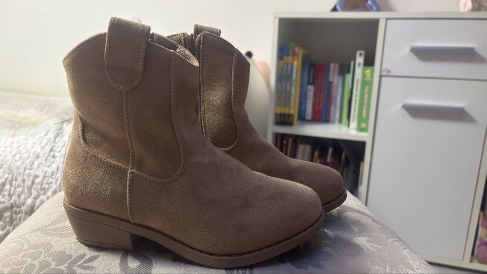 Cizmulițe de velur, mărimea 32