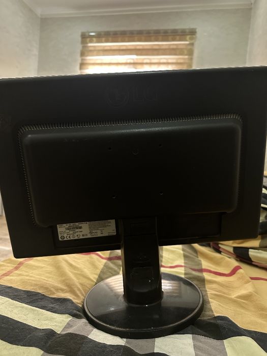 Lg монитор. Работает отлично