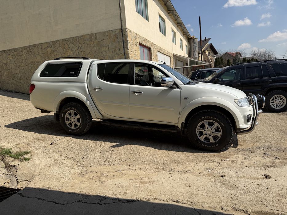 Mitsubishi l200 2015