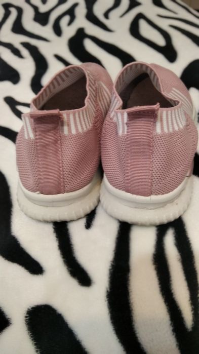 Продам розовые слипоны