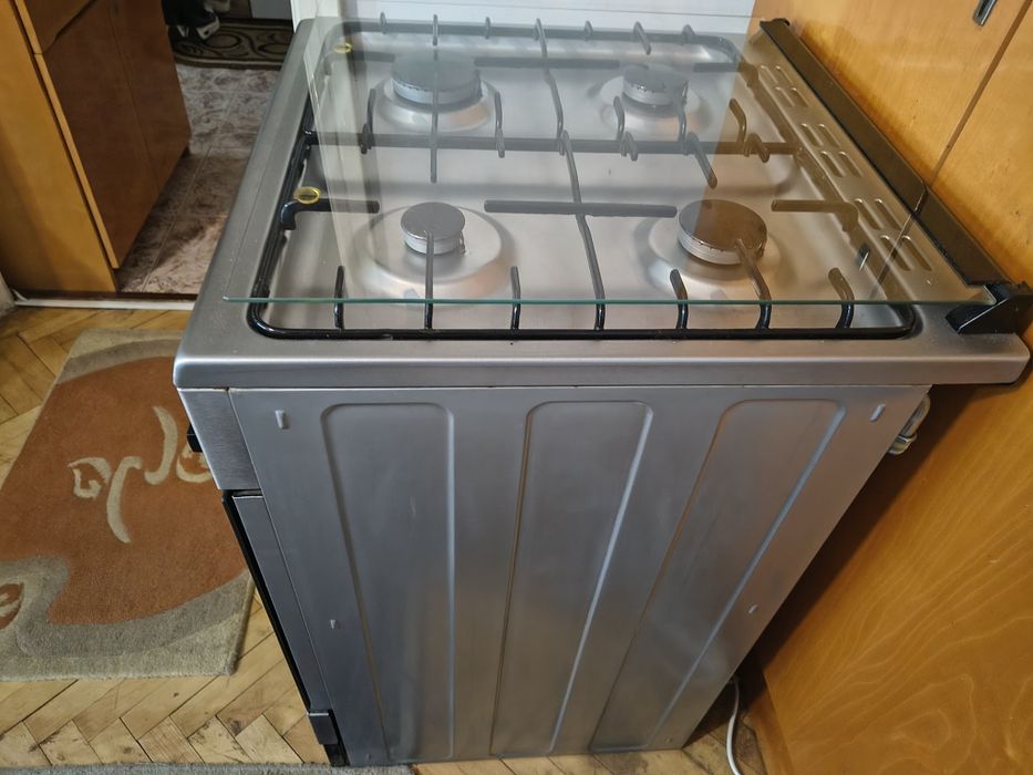 Aragaz Beko Mixt 4 arzătoare cuptor electric