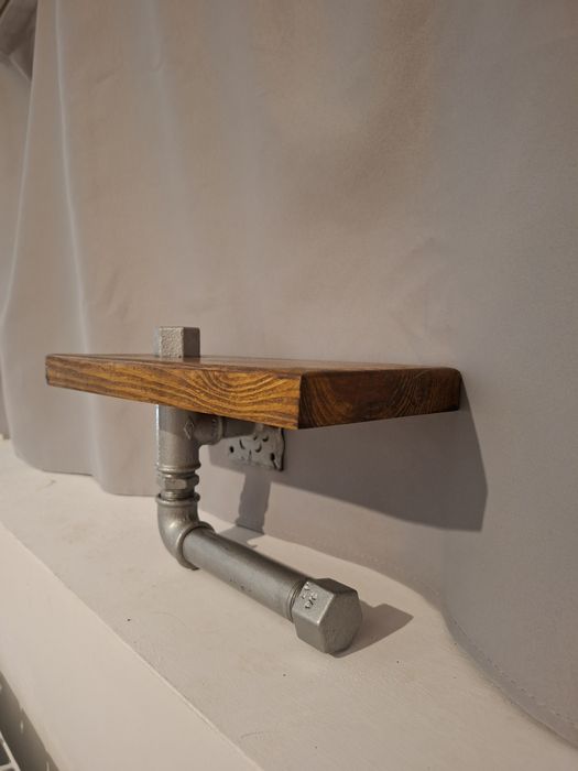 Дизайнерска поставка за тоалетна хартия или хавлиена кърпа за ръце – естествено дърво и индустриален стил