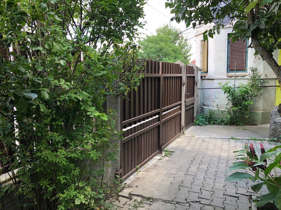 Piata Mare Comp. imobiliar, 1020 mp,  2 case spatiu comercial, atelier