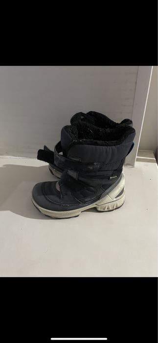 Продам детские угги оригининал состоянии.