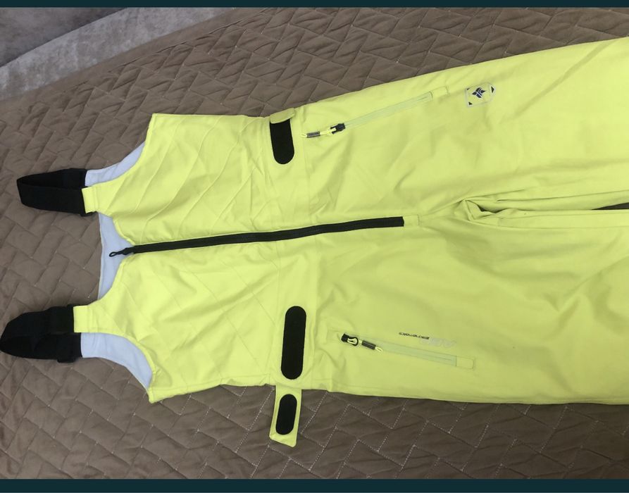 Лыжный комбинезон