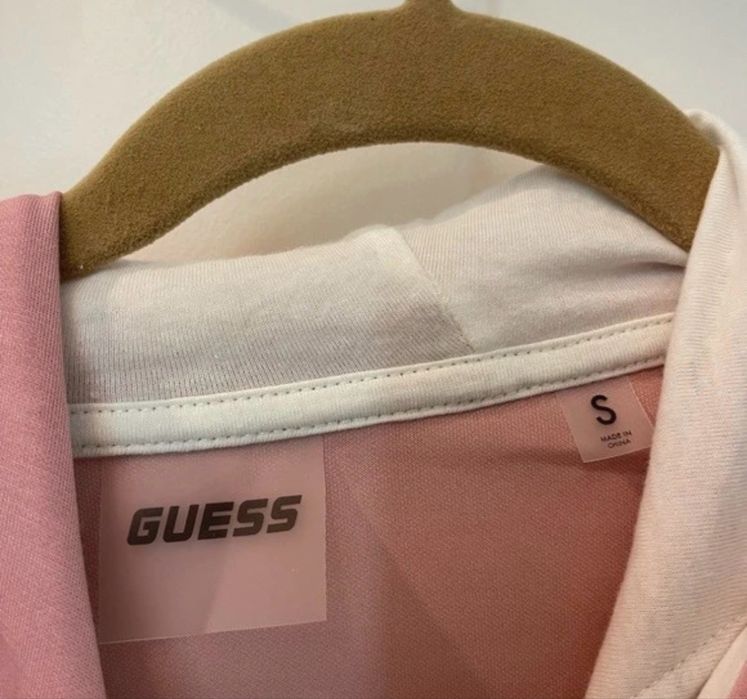 Hanorac Guess in stare foarte buna