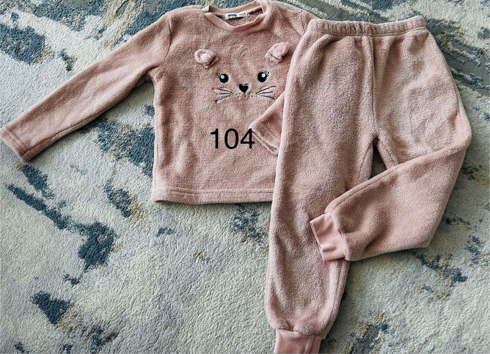 Комплекти 104, 110 размер. Цени от 8 до 18лв. Zara, H&M.