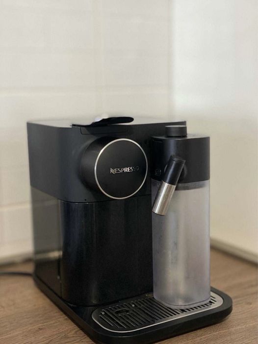 Espressor Nespresso Gran Lattissima impecabil