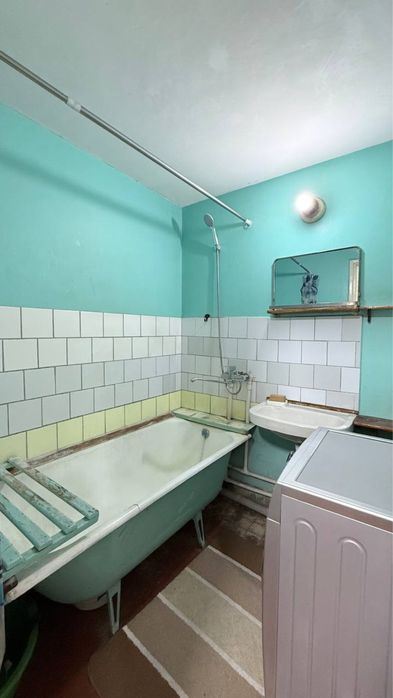 Продается 3-х комнатная квартира на Карасу 1.