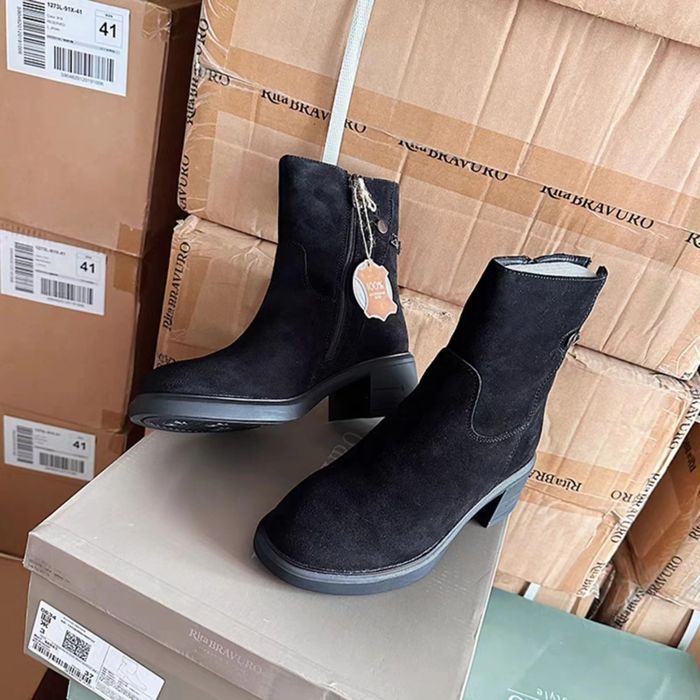 Продам новые зимние ботинки из натуральной замши