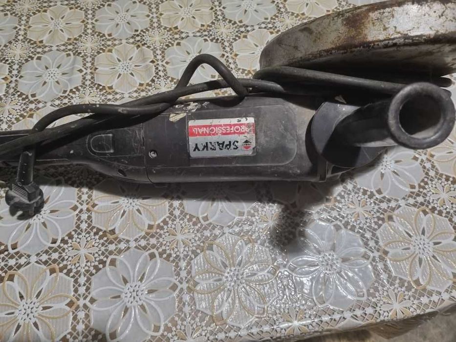 Ъглошлайф спайкй