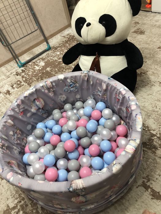 Продам сухой бассейн с игрушкой