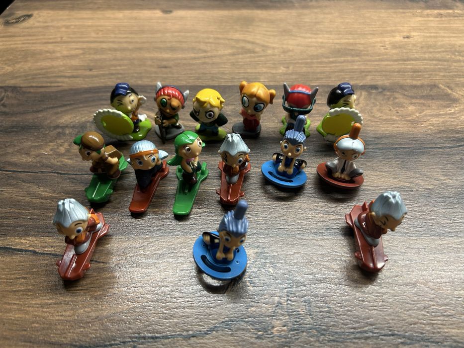 Киндеры игрушки продам