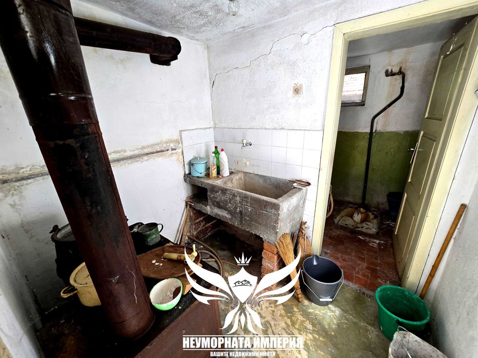 Продавам триетажна къща 150РЗП с 155кв. двор в село Малево