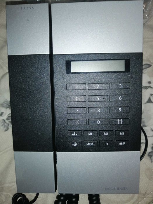 Telefon Jacob jensen disponibil 7 bucăți identice si 1 mic
