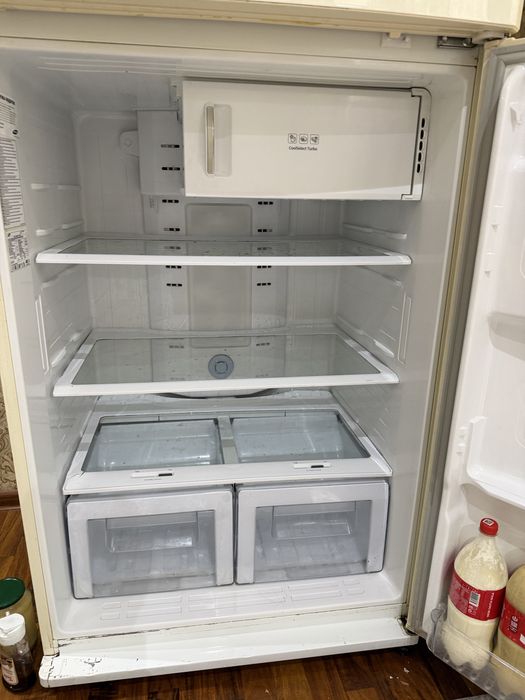 Холодильник Samsung