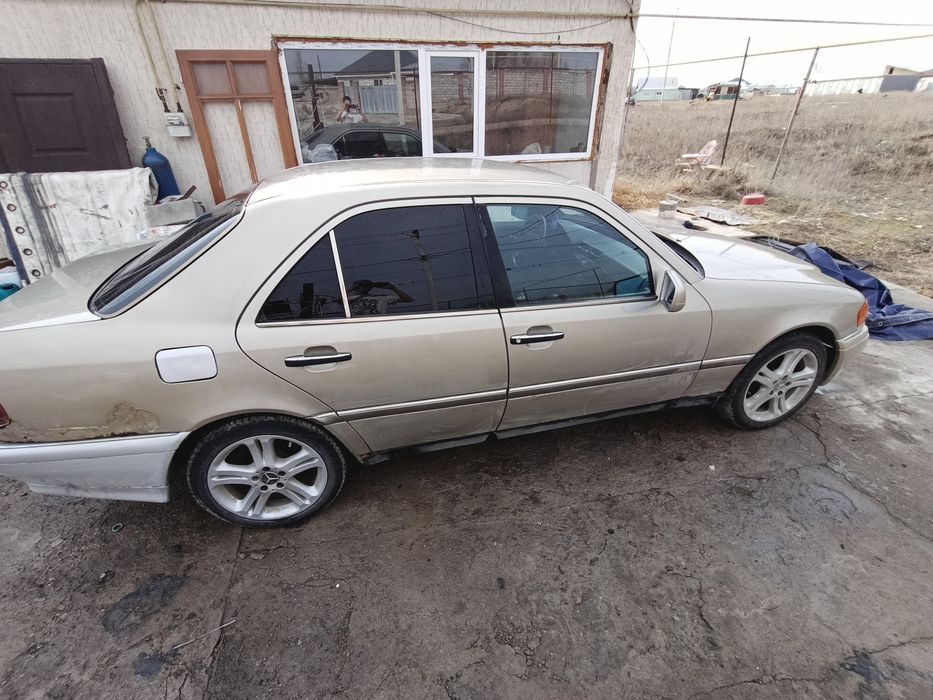 Продам срочно Mercedes c280