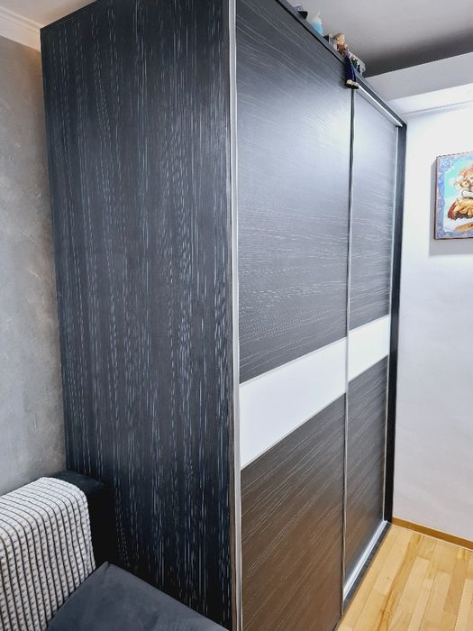 Vând dulap haine făcut pe comanda