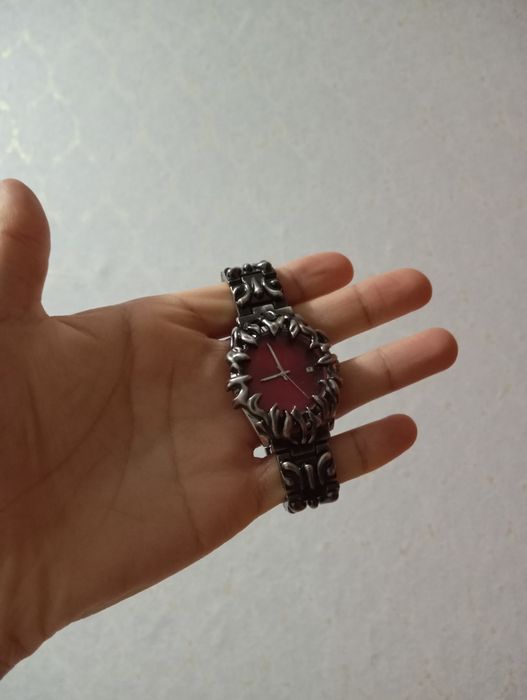 часы alabaster в стиле y2k