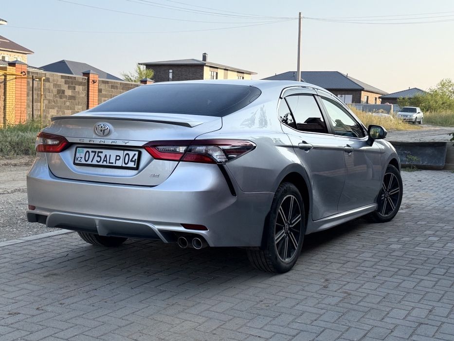 Toyota Camry 75 2021