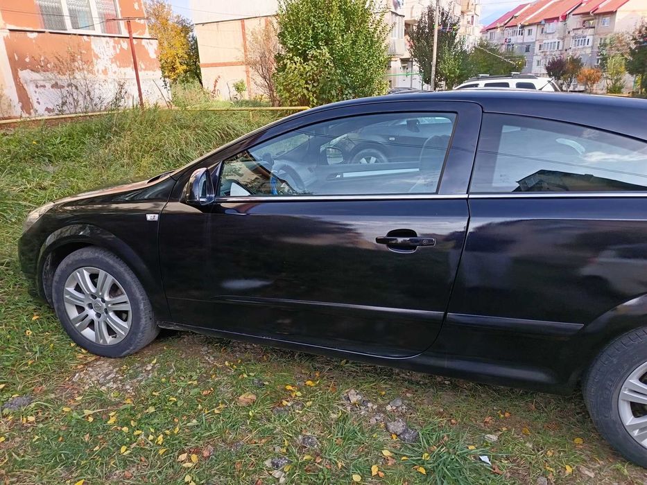 Opel sport GTC. Din 2010. Preț 1950 euro.