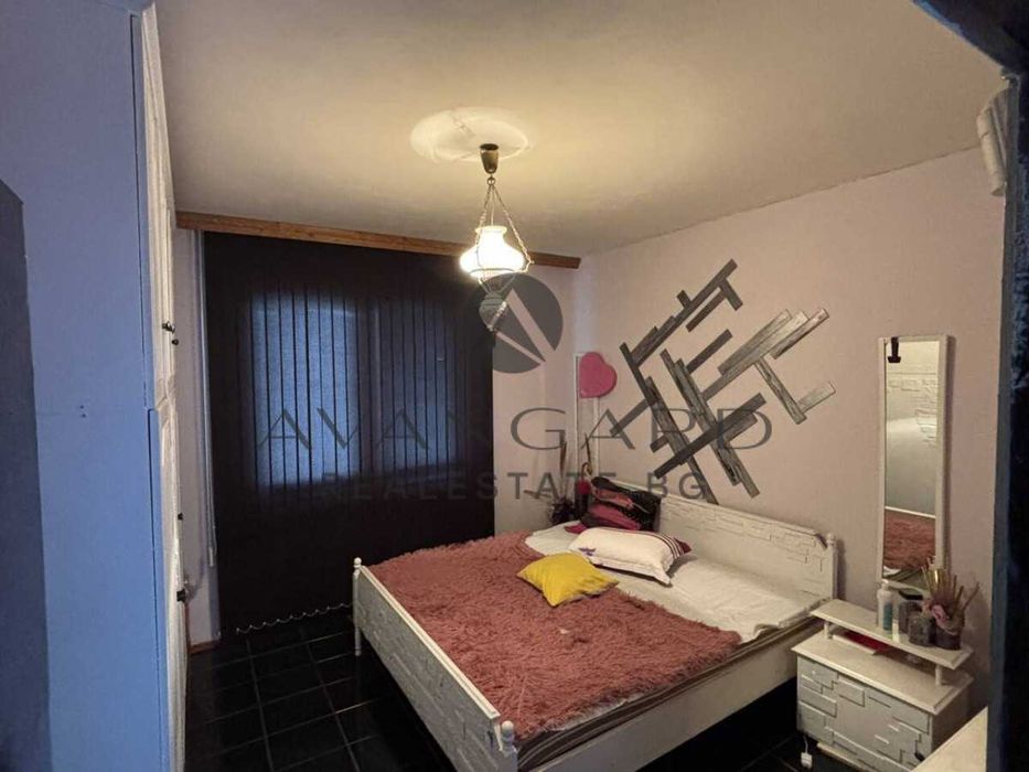 Продава се Тристаен апартамент в Пловдив, Кючук Париж - 100 кв.м за 1643 €/кв.м - Снимка #8