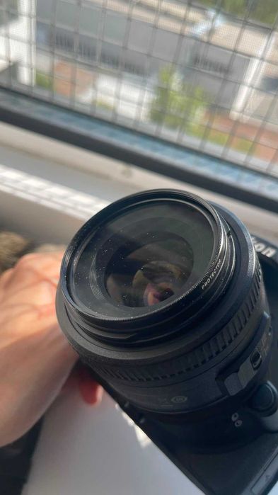 Nikon D5600 + Nikon 35mm f/1.8G + card 128GB, doar 9875 cadre