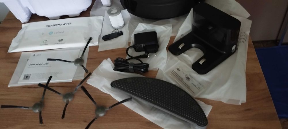 Aspirator robot LEFANT M320 3 in 1 , este nou, pentru aspirare si spalare ideal pentru proprietarii de animale de companie