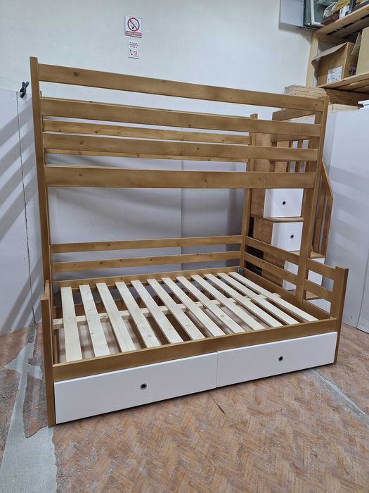 TRANSPORT GRATUIT.Pat etajat cu 3 locuri. Cod 3532